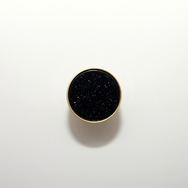 Medium / Onyx