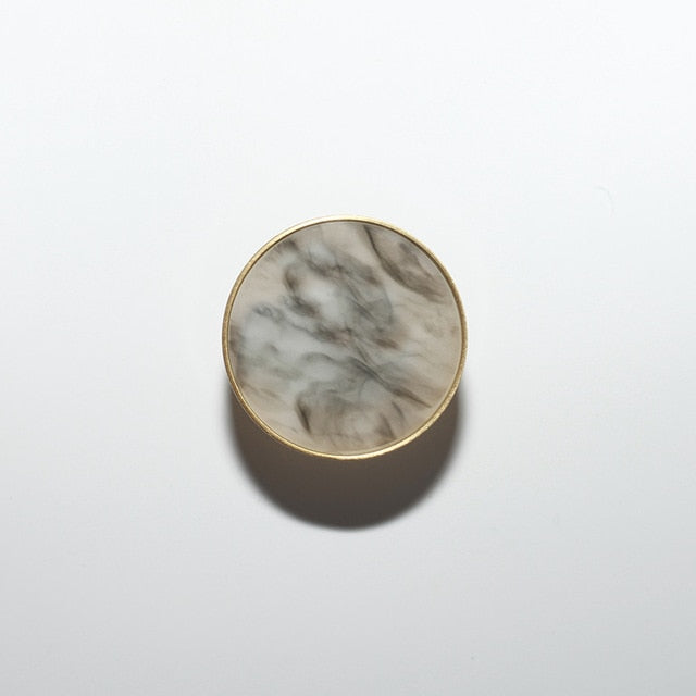 Medium / White Marble