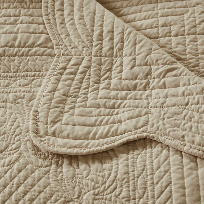 Tuscany Oversized Quilted Throw Blanket Scalloped Edges Elegant Textured Design